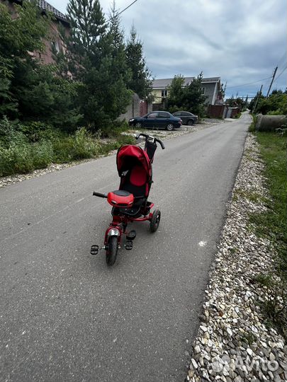 Детский трехколесный велосипед с ручкой