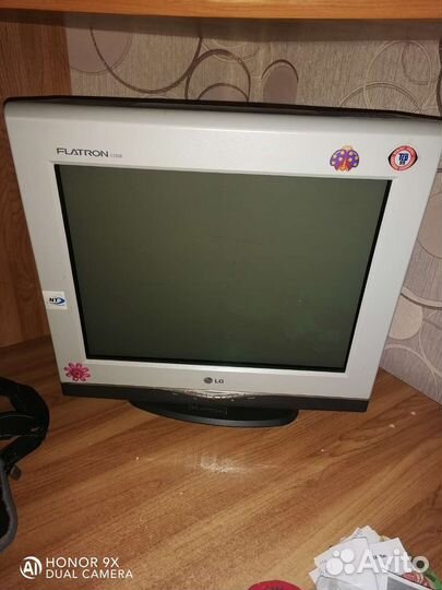 Монитор LG flatron F720B