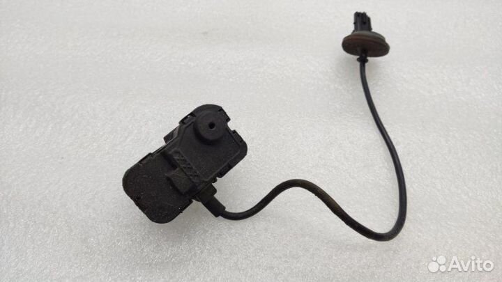 Активатор лючка бензобака Volkswagen Polo мк5 cwva