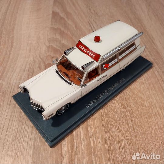 Cadillac ambulance NEO 1:43