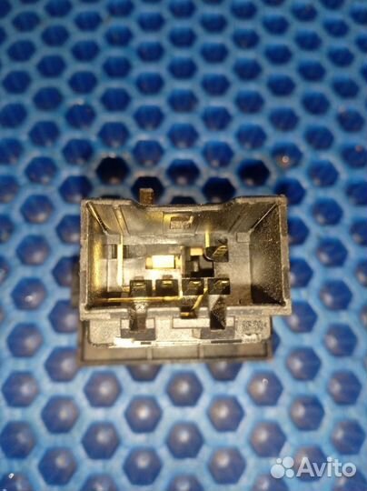 Кнопка аварийной сигнализации Volkswagen Touareg