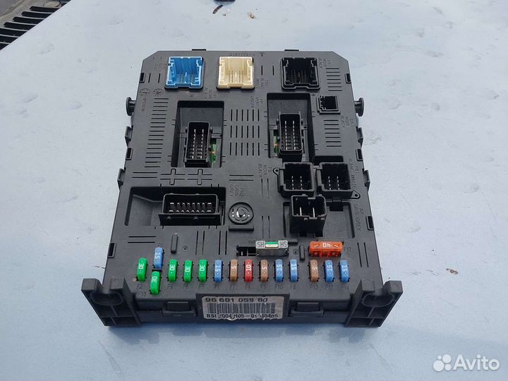 Блок предохранителей Пежо 307