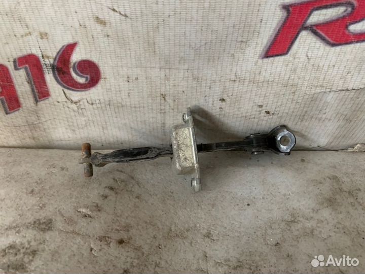 Ограничитель двери задний правый Suzuki Sx4 1 HB