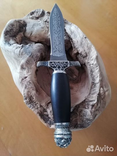 Нож из дамасской стали