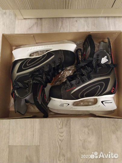 Коньки хоккейные