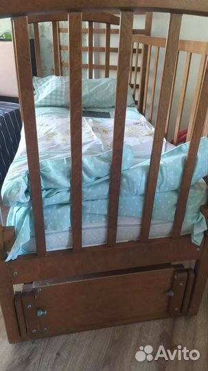 Детская кровать с маятником и ящиком