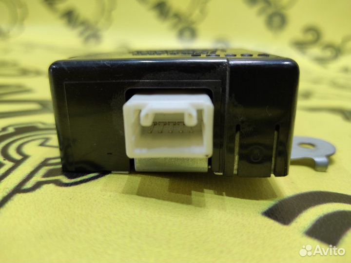 Блок управления дверьми Toyota Corolla Runx NZE121