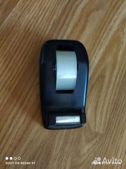 Диспенсер для клейкой ленты настольный