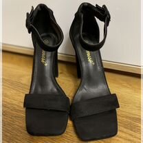 Босоножки черные