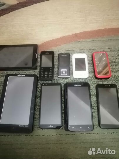 Телефоны и планшеты одним лотом