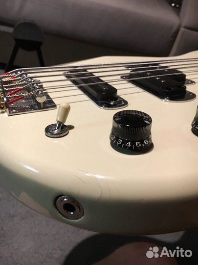 5-струнная бас-гитара Yamaha BB415