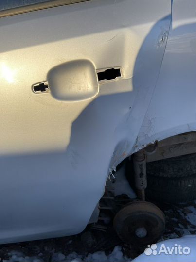 Задняя левая дверь Opel Corsa D под ремонт