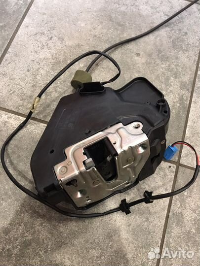 Замок задний левый мерседес w219