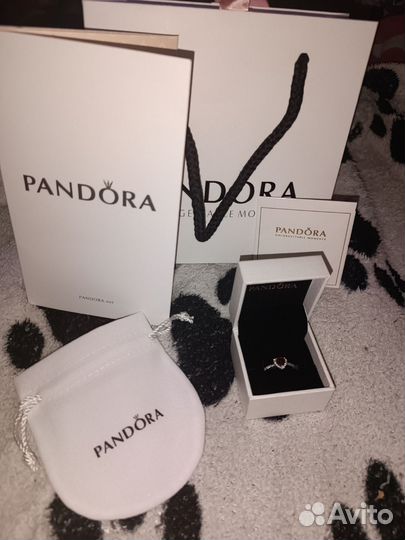 Кольцо с бриллиантом