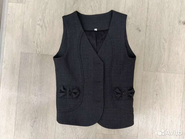 Жилетка для девочки новая