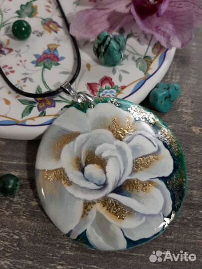 Подвеска кулон Пион из перламутра с росписью