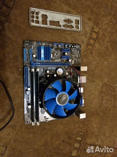 Материнская плата с процессором и памятью