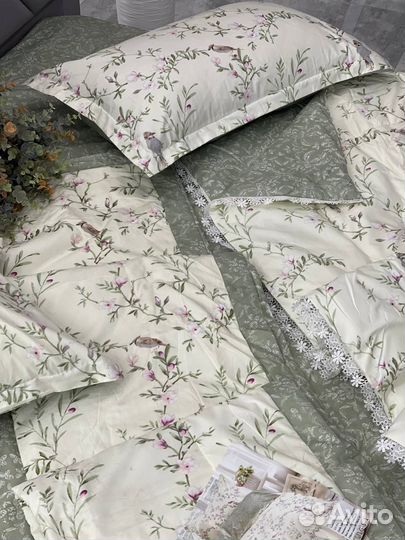 Постельное белье с двумя одеяломи