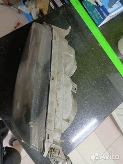 Фара левая Hyundai H-1 Starex рест. 2003