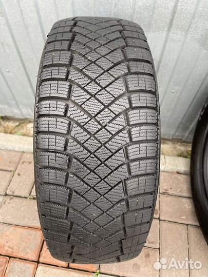 Pirelli Ice Zero FR 205/55 R16