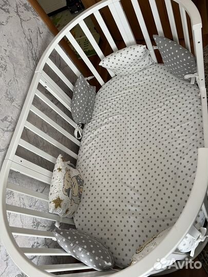 Детская кроватка круглая овальная с маятником