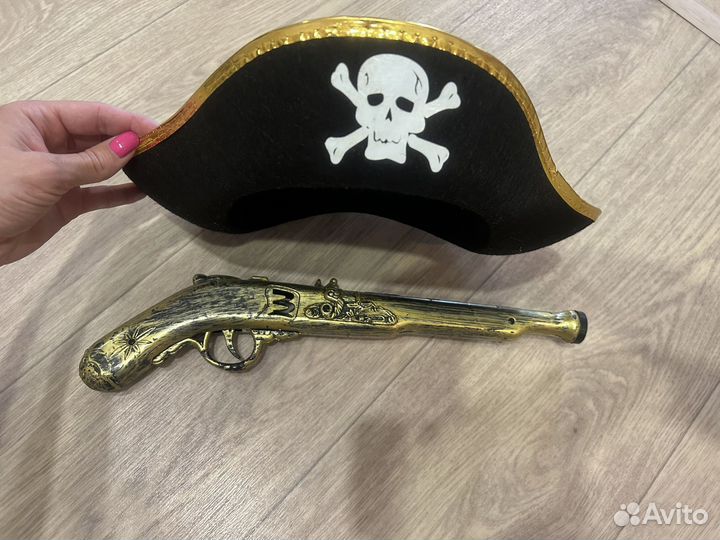 Костюм пирата (шляпа и пистолет)
