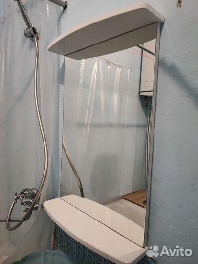 Зеркало в ванную, с полочкой