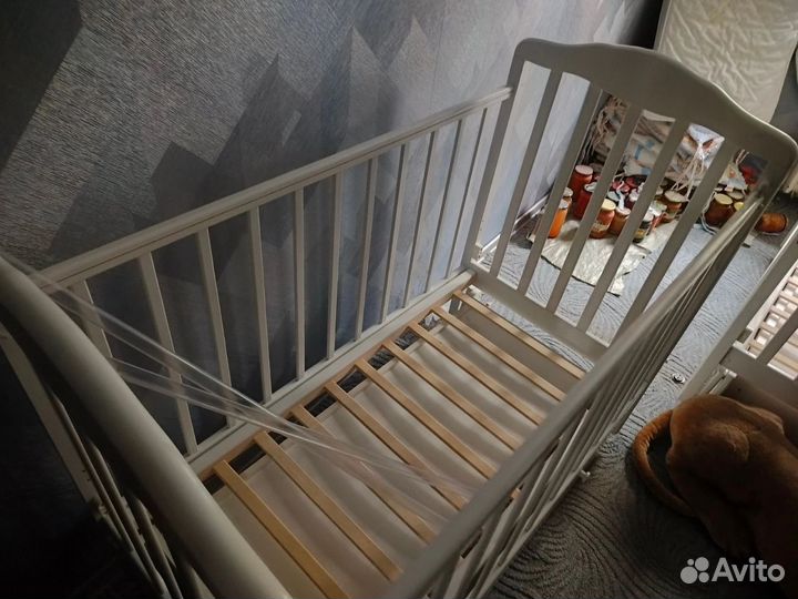 Детская кровать с маятником и ящиком