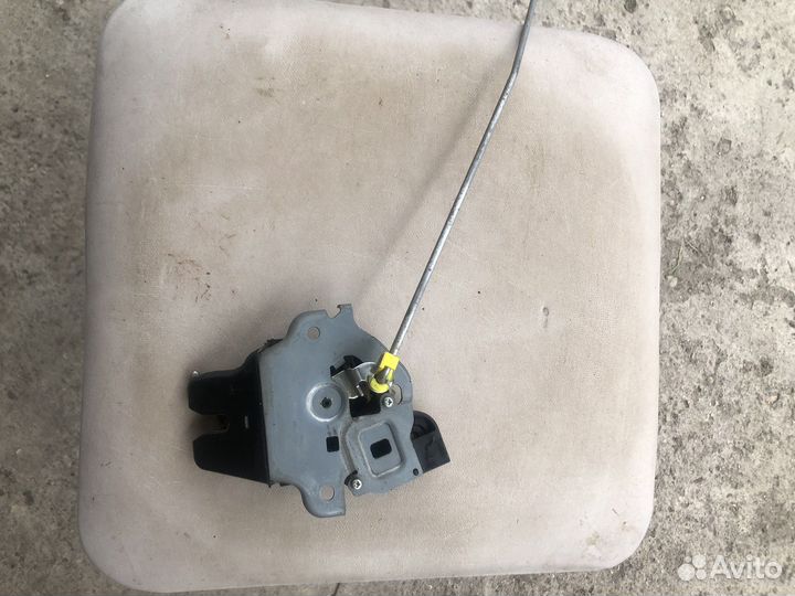 Замок богажника Mitsubishi Lancer 10