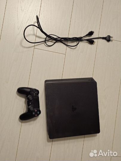 Продам PlayStation 4