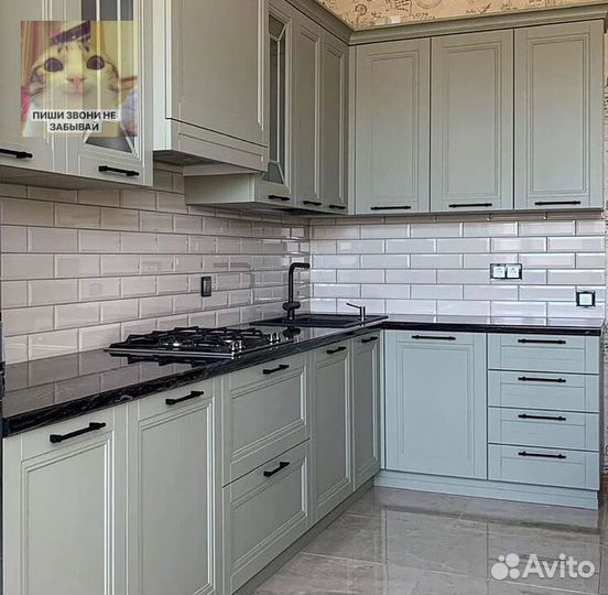 Прямая в потолок кухня на заказ