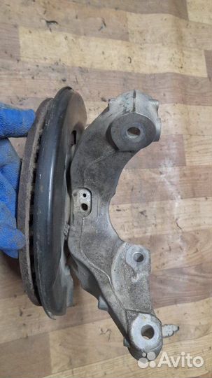 Кулак передний правый Opel Astra J седан 1.6