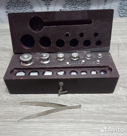 Гири. Разновесы. Полный наборДерево. Синий бархат