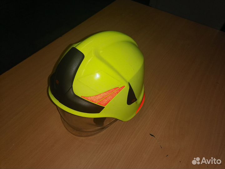 Шлем (каска) пожарного