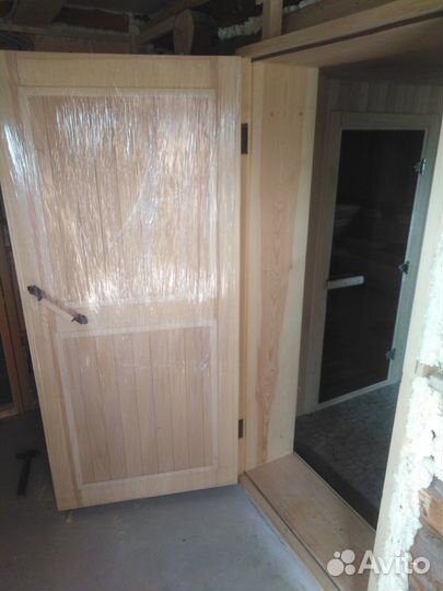 Входные теплые уличные двери в баню