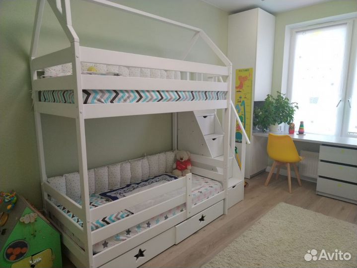 Двухъярусная кровать