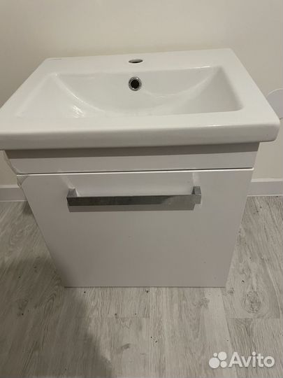 Раковина с тумбой