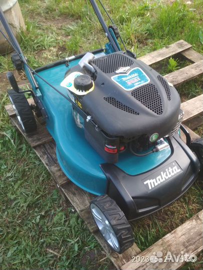 Газонокосилка бензиновая Makita PLM4620N б\у