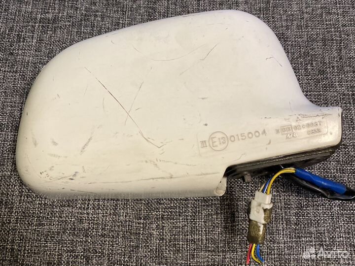 Боковое зеркало