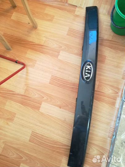 Накладка на дверь багажника Kia Carens 2006-2012