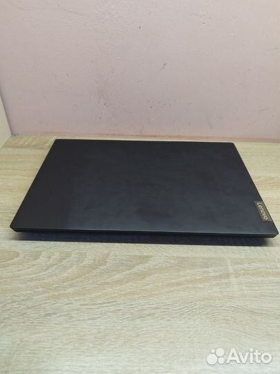 Ноутбук Lenovo 2020 года