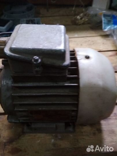 Двигатель асинхронный 220 v, б/у
