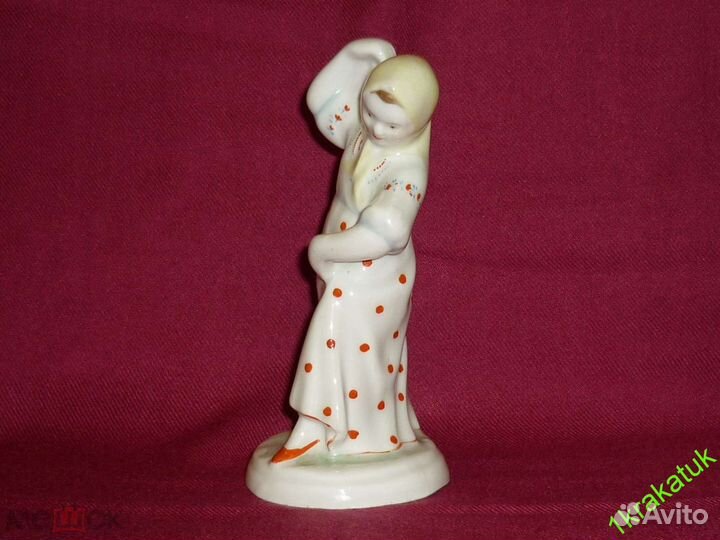 Девочка С платочком, плясунья. дулево 1920-1930 ые