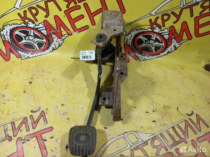 Педаль тормоза Nissan Note E11 1.4 2008