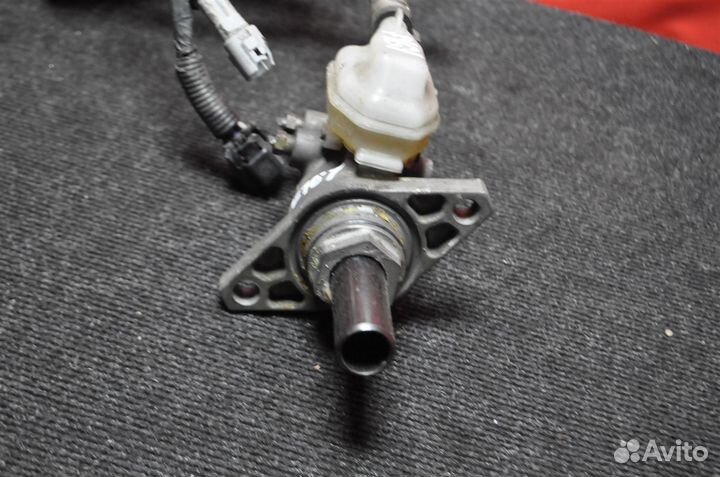 Главный тормозной цилиндр Lexus RX300 MCU35