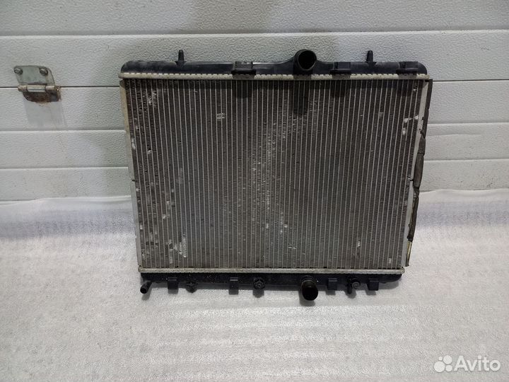 Радиатор охлаждения двс Citroen C3 Picasso 1