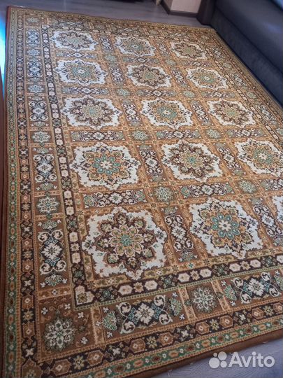 Ковер шерстяной