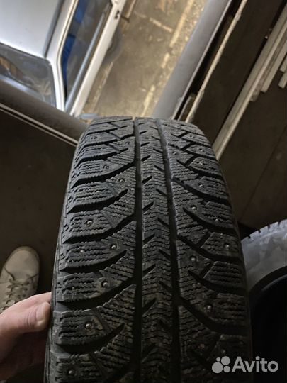 Bridgestone Ice Cruiser 7000 215/70 R16