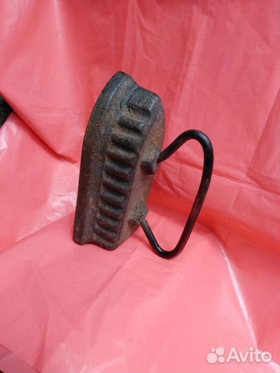Утюг чугунный