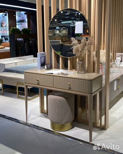 Тумба прикроватная